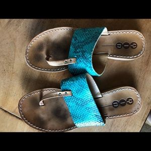 Beautiful Italian flats by Vero cuoio, size 9, leather, blue brown